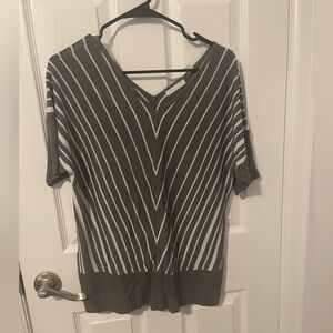 New York & Company V Neck Sweater Large